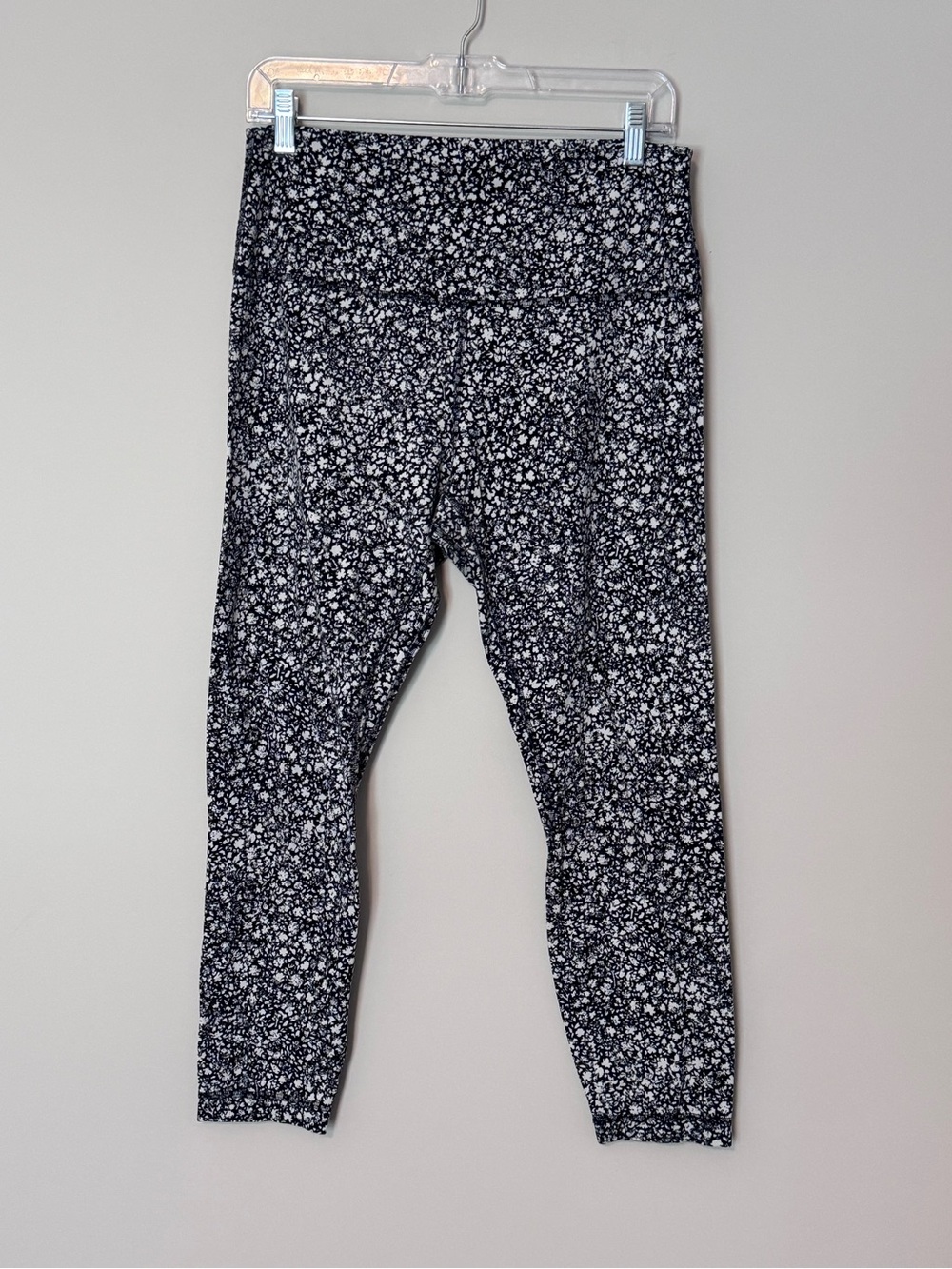 Lululemon Black White Floral High Rise Leggings 25” Size 8 Estimated